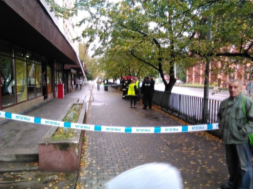 Wrocław: Tragedia na Grabiszyńskiej. Mężczyzna spadł z dachu wieżowca. Nie żyje