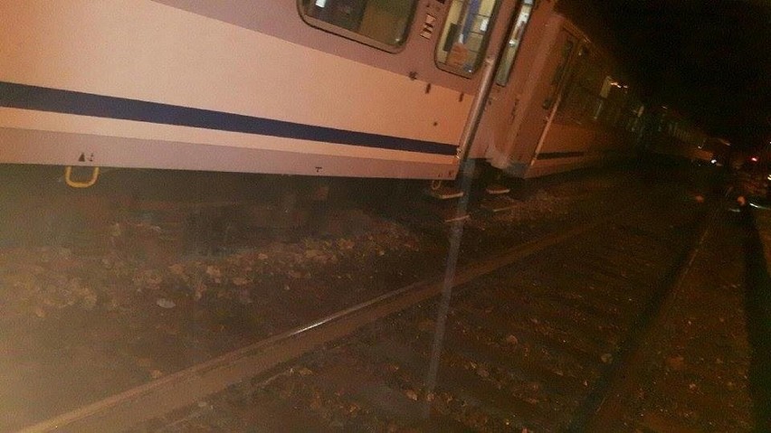 Wykoleił się pociąg w Subkowach. Dwa wagony pociągu TLK „Pogoria” wypadły z torów