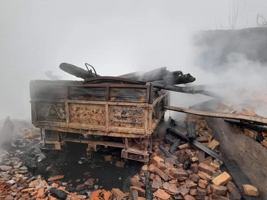 Duży pożar na Dolnym Śląsku. 9 godzin gaszenia zabudowań [ZDJĘCIA]