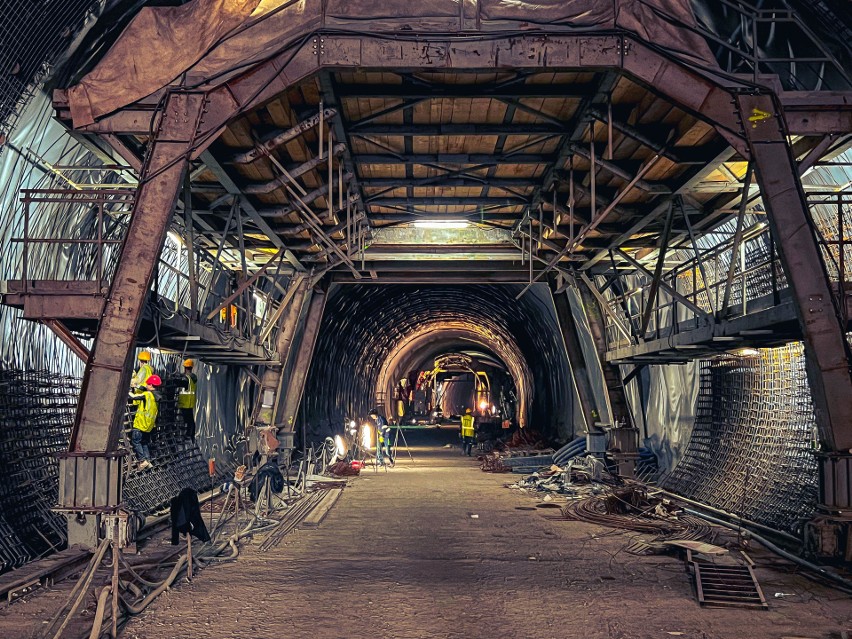 Trwa budowa ok. 800-metrowego tunelu pod masywem Barania...