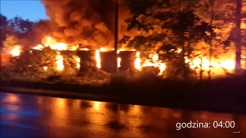 Potężny pożar w Trzebini. Pali się składowisko gumowych odpadów [ZDJĘCIA]