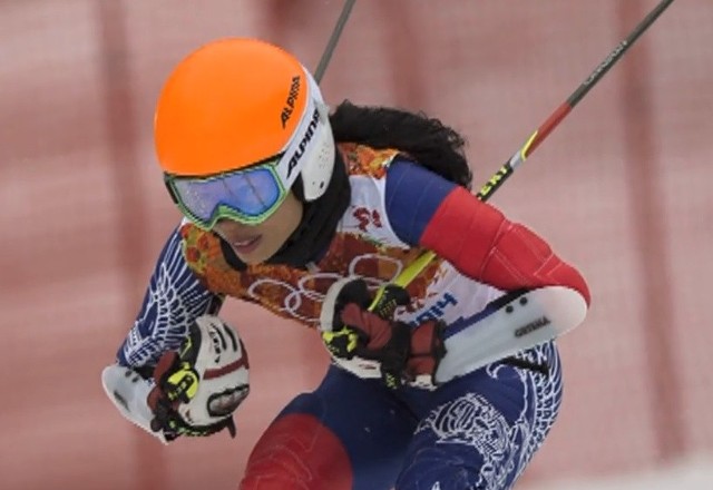 Vanessa Vanakorn na trasie slalomu giganta.