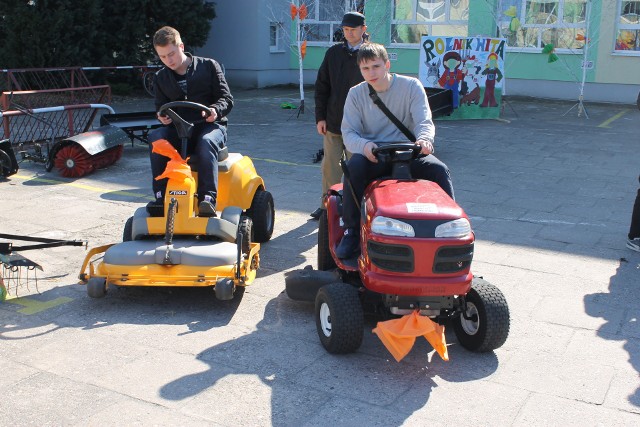 Nie ma chętnych do nauki w opolskich technikach rolniczychW Zespole Szkół Rolniczych w Namysłowie, który może się pochwalić świetną bazą techniczną, powstanie pięć pierwszych klas, ale tylko jedna będzie związana z rolnictwem. To reguła w regionie.