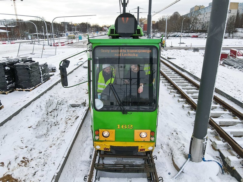 W ramach testów obciążeniowych obiektu nowym wiaduktem nad...