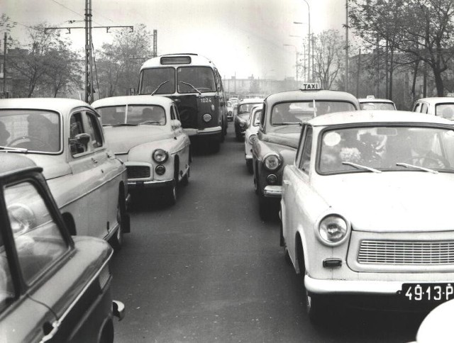 Samochody sprzed lat - ul. Grunwaldzka, listopad 1972