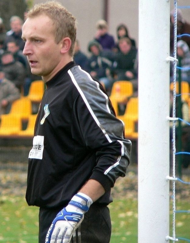 Bramkarz Konrad Majcherczyk był czołowym graczem Nidy w sobotnim sparingu w Sosnowcu.