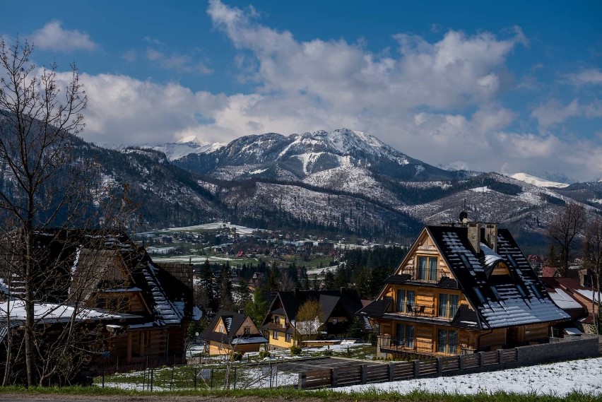 Tatry. Niżej wiosna, wyżej zima i zagrożenie lawinowe [ZDJĘCIA]