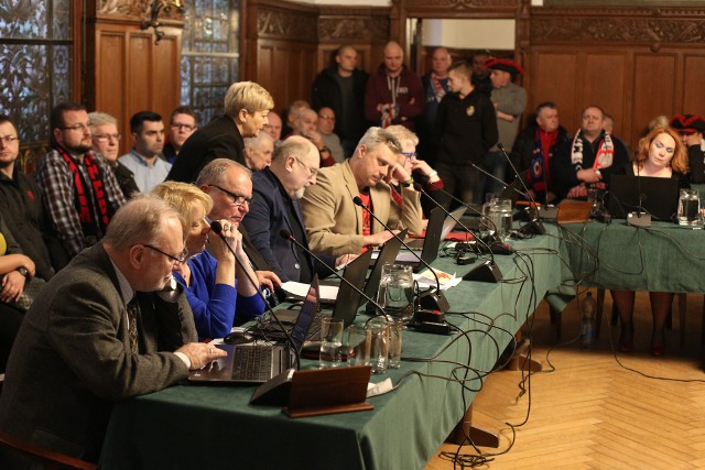 Na specjalną sesję poświęconą sytuacji klubu Czarni przyszli też liczni kibice koszykówki