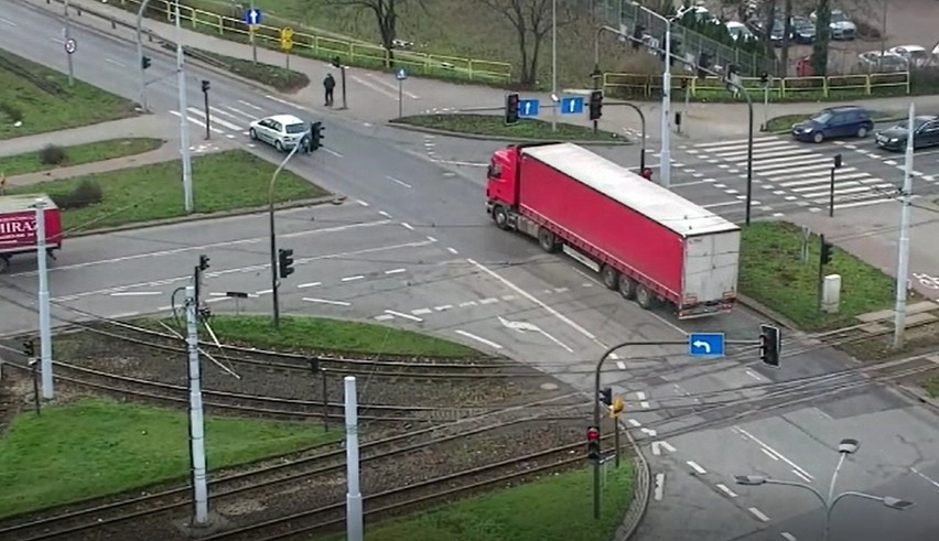 Policyjny dron w Bydgoszczy obserwował zachowanie kierowców.