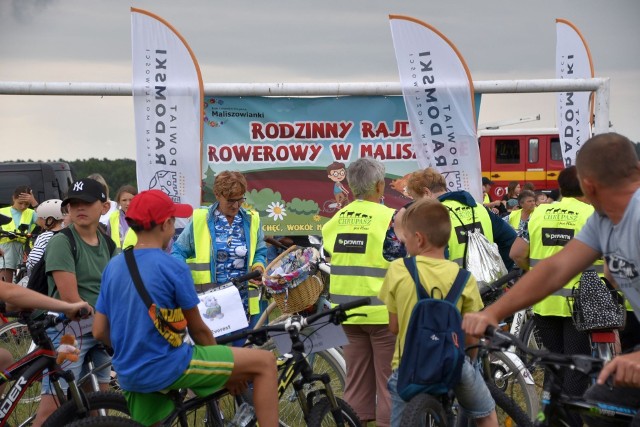 W Maliszowie (gmina Kowala) zorganizowano Rodzinny Rajd Rowerowy i potańcówkę