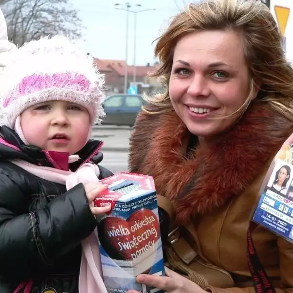 Najmłodsza, honorowa wolontariuszka kazimierskiej Wielkiej Orkiestry &#8211; trzyletnia Julia &#8211; także w tym roku, pod czujnym okiem mamy, będzie zbierać pieniądze na leczenie chorych dzieci.