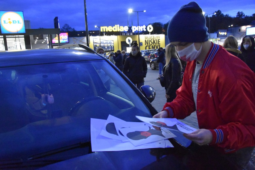 Blokada Rybnika. Uczestnicy protestu jadą 20 km/h do...