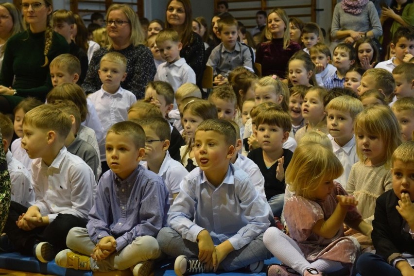 Piękny spektakl jasełkowy zaprezentowali uczniowie Publicznej Szkoły Podstawowej w Myśliszewicach. Zobaczcie zdjęcia
