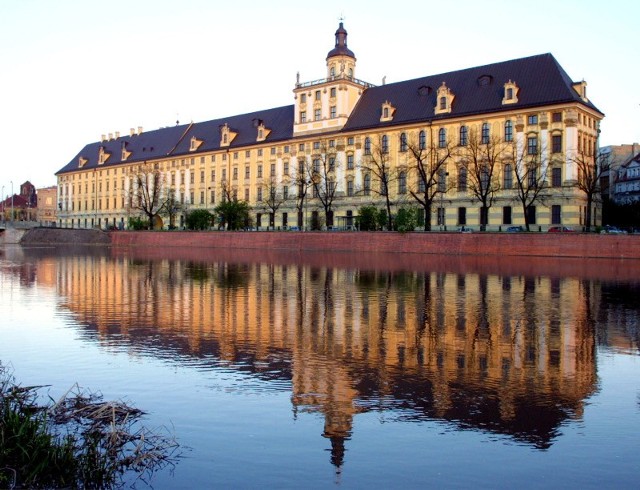 Uniwersytet Wrocławski ma jeszcze 500 miejsc na studiach dziennych
