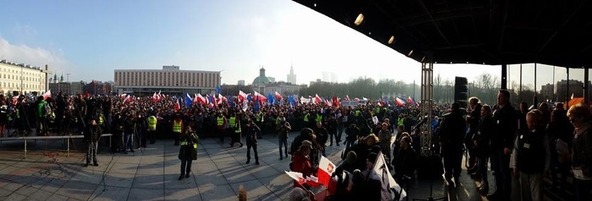 Marsz Komitetu Obrony Demokracji pod hasłem My Naród. W...