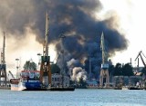 Gdynia. Pożar w stoczni. Płonęła hala z łatwopalnymi materiałami (zdjęcia, wideo)