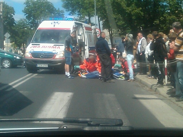 W wypadku na skrzyżowaniu w Żarach ranny został motocyklista.