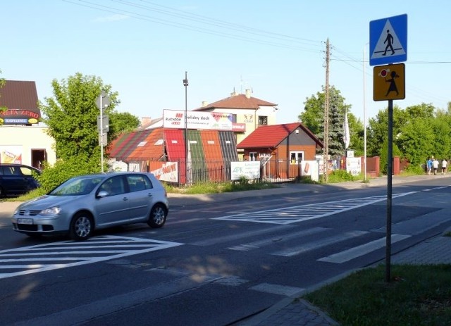 Drogowcy namalowali odpowiednie oznakowanie na jezdni i lada dzień przykręcą azyl na przejściu u zbiegu ulic Słowackiego i Ogrodniczej.