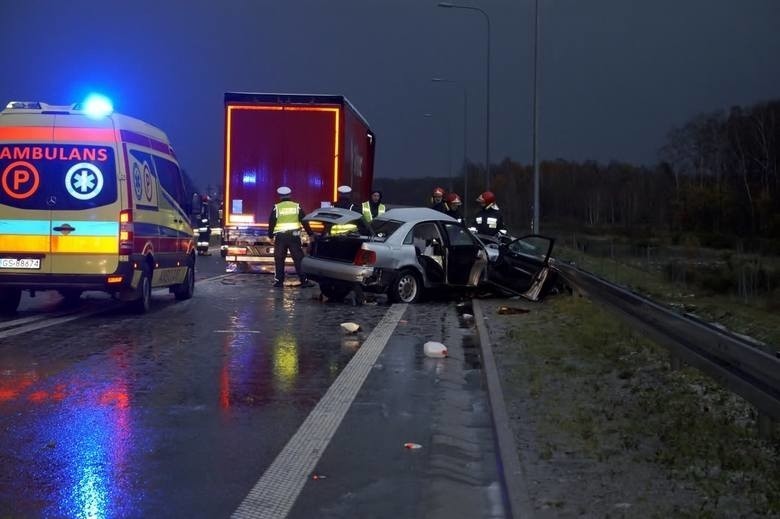 Więcej o wypadku: Śmiertelny wypadek na obwodnicy Słupska...