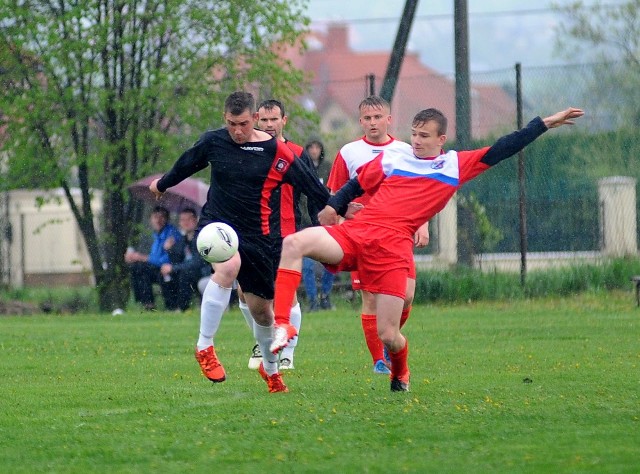 Jasiołka Hankówka/Brzyszczki pokonała w meczu 14 kolejki piłkarskiej klasy B Krosno, gr. 6 Czardasz Osiek Jasielski 2:1. Bramkę na wagę trzech punktów dla gospodarzy zdobył Adam Pucykowicz.