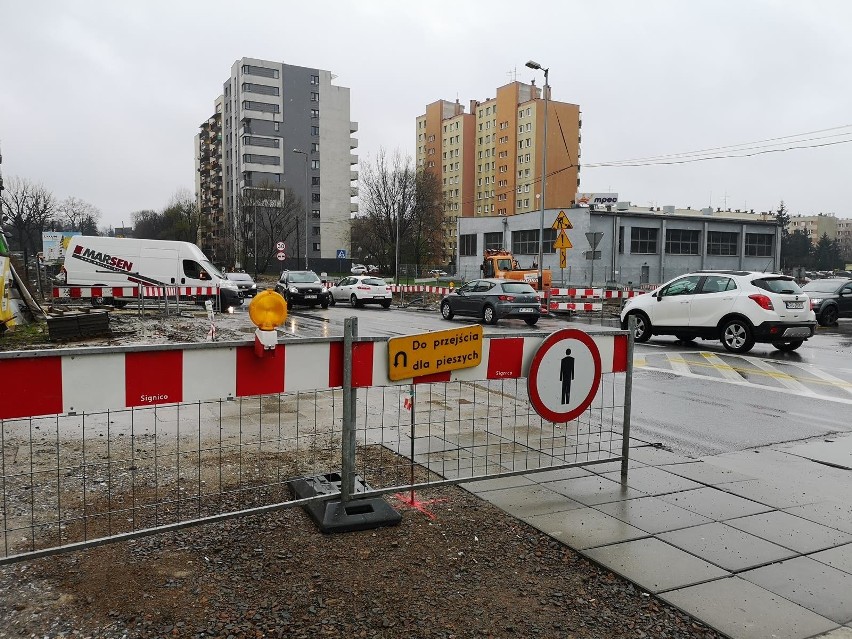 Kraków. Trwa przebudowa skrzyżowania ul.Walerego Sławka i Puszkarskiej. Zobacz postęp prac [ZDJĘCIA] 