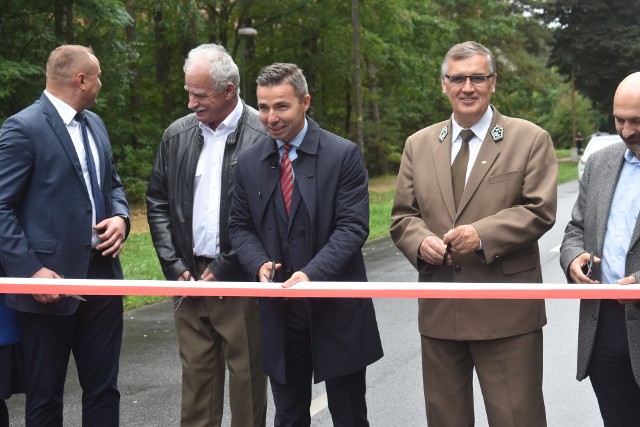 Tak wyglądało oficjalne otwarcie wieloletniej inwestycji jaką była modernizacja drogi z Krosna Odrzańskiego do Bytnicy (z odcinkiem w Bytnicy włącznie).