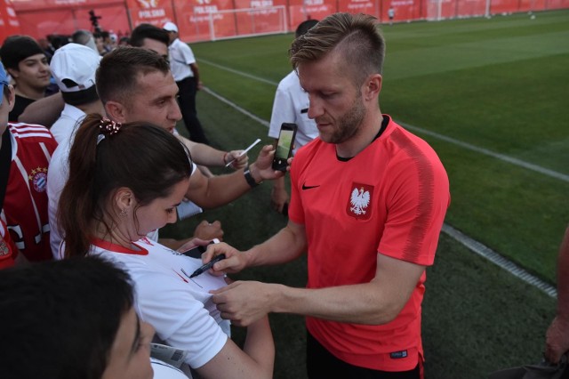 Pierwsze autografy (na zdjęciu Jakub Błaszczykowski) podczas obozu w Soczi.