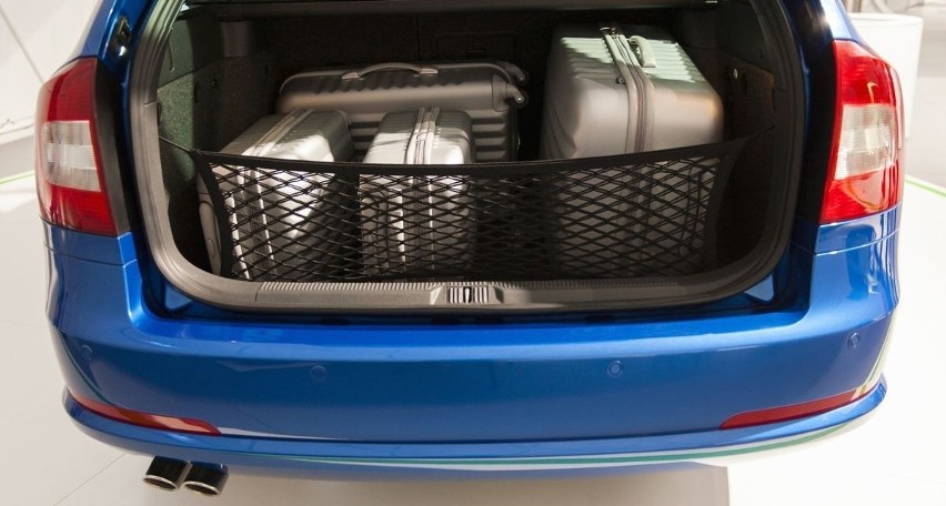 Poprawne mocowanie bagażu w samochodzie: siatki, pasy i...