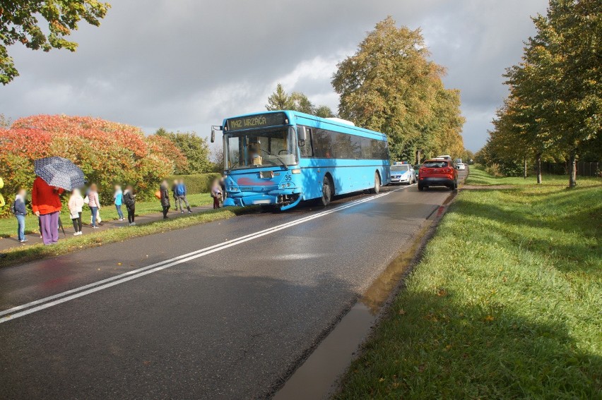 Kolizja samochodu i autokaru na ulicy 3go Maja w Słupsku