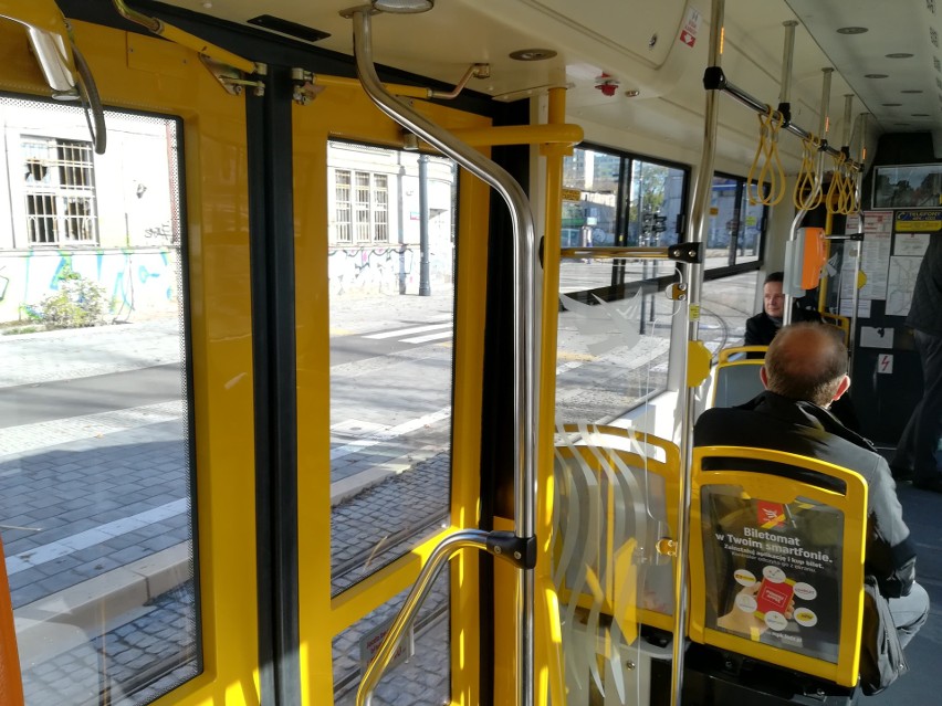 Od piątku 1 listopada tramwaj linii 2 pojedzie wyremontowaną ul. Dąbrowskiego ZDJĘCIA