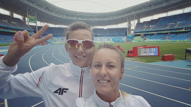 Alicja Fiodorow (z prawej) na igrzyskach paraolimpijskich w Rio de Janeiro wystartuje w biegach na 100 i 200 metrów.