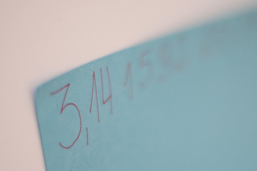 Uczniowie ZSI w Słupsku uformowali żywą liczbę Pi [zdjęcia, wideo]