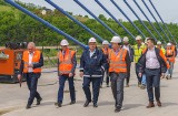 Kurów. Coraz bliżej otwarcia nowego mostu na Dunajcu. Plac budowy odwiedził minister Andrzej Adamczyk [ZDJĘCIA]
