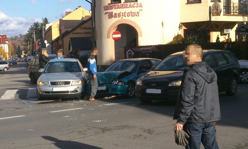 Nowy Sącz. Zderzenia aut na ulicy Lwowskiej [ZDJĘCIA, WIDEO]