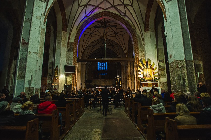 Koncert Lux Aeterna pamięci Pawła Adamowicza w kościele świętej Katarzyny w Gdańsku 2.11. Dziś prezydent skończyłby 54 lata 