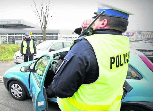 Poddanie się kontroli drogowej jest obowiązkiem każdego uczestnika ruchu drogowego, jeśli jest dokonywana prze uprawnione jednostki czyli Policję, Straż Graniczną, Straż Miejską