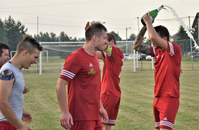 Gorzów został mistrzem oświęcimskiej piłkarskiej klasy A, awansując do klasy okręgowej. Po zwycięskim meczu nad Bobrkiem 3:2 szampan lał się strumieniami.
