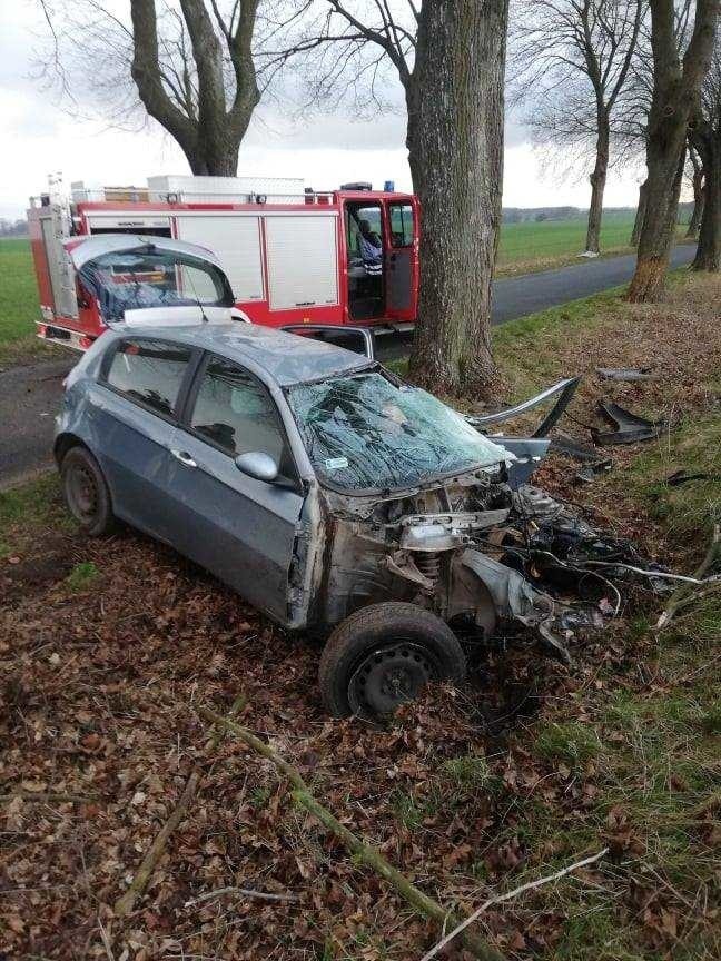 Na drodze w Starym Ludzicku (gmina Rąbino, powiat...