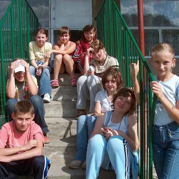 Czy uczniowie starszych klas z podstawówki w Stefkowej będą od września dojeżdżać na lekcje do sąsiedniej Olszanicy, czy minister Giertych pomoże utrzymać we wsi sześcioklasową szkołę? 