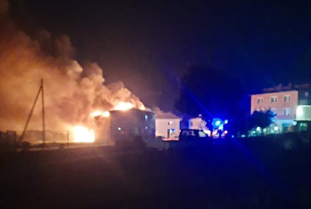 Do pożaru zabudowań gospodarczych w Gowidlinie doszło 19 sierpnia o godz. 4 nad ranem.