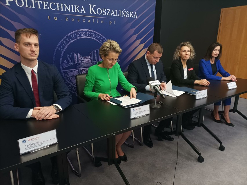 Podpisanie umowy pomiędzy Politechniką Koszalińską a...