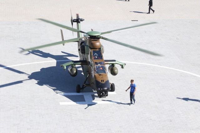 Śmigłowiec bojowy Tiger, który w środę , 31 sierpnia przyleciał do Kielc, jest jedną z maszyn powietrznych, które prezentowane będą na Międzynarodowym Salonie Przemysłu Obronnego. 