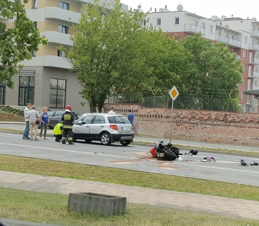 Wypadek przy E.Leclercu. Ranny motocyklista [ZDJĘCIA]