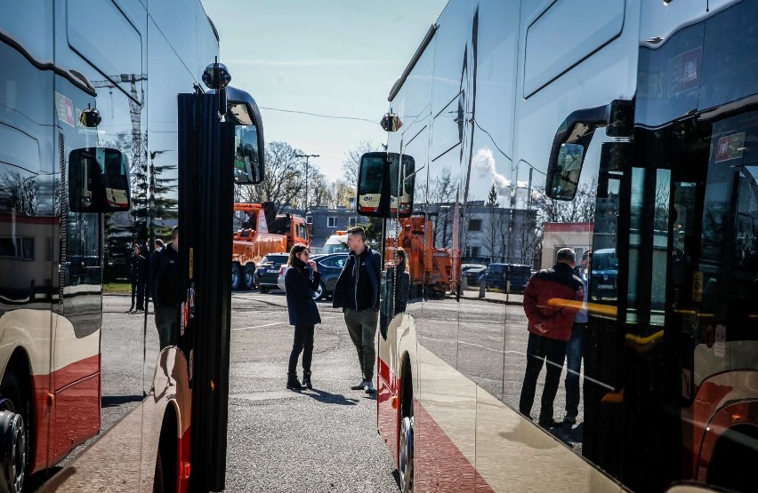 Więcej kursów autobusów nr 115, korekty na liniach 156, 164,...