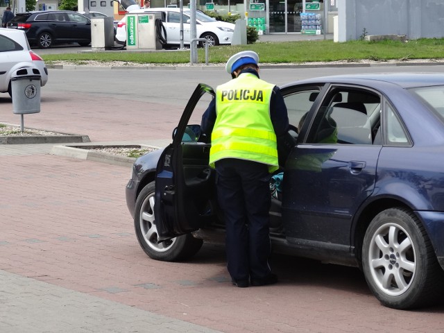 Policjanci będą dziś sprawdzać czy kierowcy i pasażerowie zapinają pasy