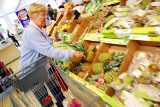 Koronawirus w Polsce. Biedronka i Tesco wprowadzają kolejne zmiany dla klientów. Tym razem w trosce o seniorów