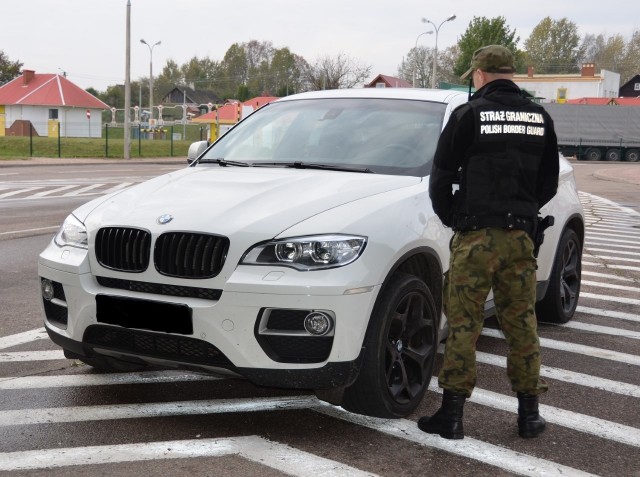 Bobrowniki. Podlascy pogranicznicy zatrzymali kradzione bmw, które prowadziła 36-letnia Białorusinka