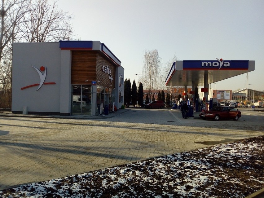 Stacja MOYA mieści się przy ulicy Budowlanych w Opolu.