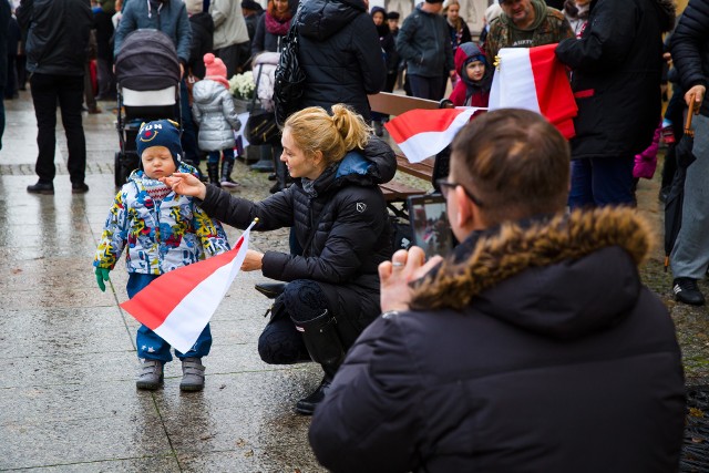 12 listopada 2018 to wolny poniedziałek. Czy 12 listopada będą otwarte sklepy? Kto musi pracować 12 listopada?