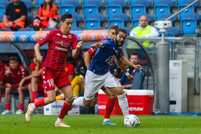 Lech Poznań długo, bo aż do 80 minuty, męczył się z Widzewem Łódź. Lecz jak Joao Amaral zrobił akcję z Ishakiem i otworzył wynik meczu, beniaminek się "posypał". Kolejorz po chwili dołożył drugiego gola i odniósł trzecie ligowe zwycięstwo z rzędu. Zobaczcie, jak oceniliśmy lechitów --->